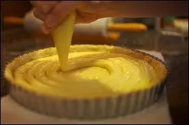 Qu'obtiendrez-vous si vous faites une crme cuite  base de lait, jaunes d'oeufs, sucre et farine ?