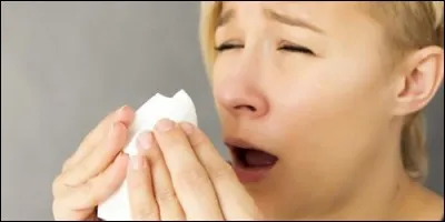 A quelle vitesse, à peu près, l'air sort-elle du nez quand on éternue ?