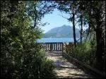 Que trouve-t-on à la pointe sud du lac d'Annecy ?
