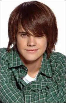 Comment s'appelle ce jeune acteur ?