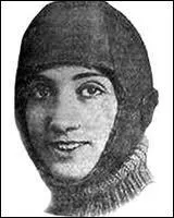 Quelle est la 1re femme a traverser la cordillre des Andes le 1er avril 1921 ?