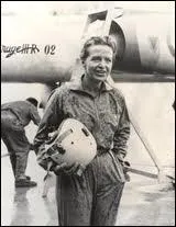 Quelle aviatrice bat le record de vitesse fminin le 21 dcembre 1952  bord d'un avion a raction ?