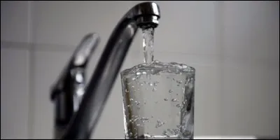 Tous les habitants du monde ont de l'eau du robinet chez eux.
