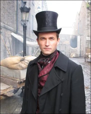 Comment s'appelle le mari d'Emily ?