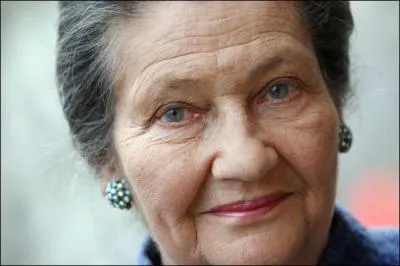 Simone Jacob, alors ge de 16 ans, est arrte le 30 mars 1944  Nice. Elle est envoye au camp d'Auschwitz-Birkenau. Sous quel nom se faisait appeler Simone Veil en France ?
