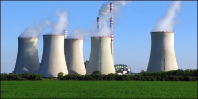 De quoi est constitué la panache blanc au-dessus des centrales nucléaires ?