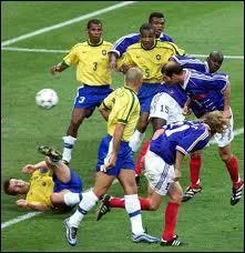 Quel bleu parmi ces joueurs, n'a pas particip  la finale du mondial le 12 juillet 1998 ?