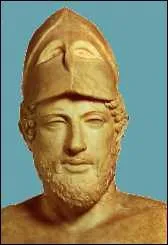 Pricls signifie littralement 'entour de gloire'. De quelle tribu faisait-il partie ?