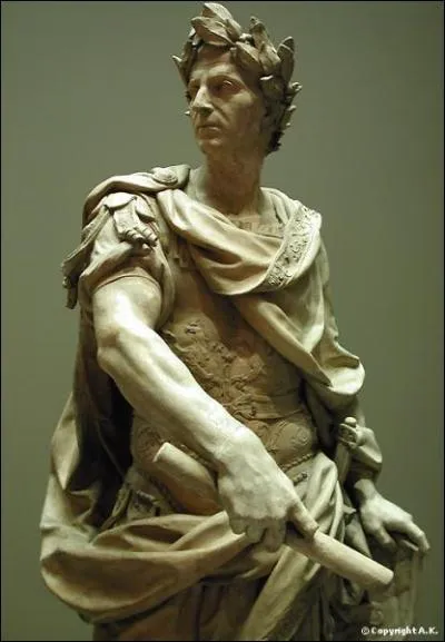 Jules Csar est assassin lors des Ides de mars de l'an 44 av JC. Il tombe perc de pas moins de 23 coups de poignards. Qui fut le premier  le frapper de son pe ?