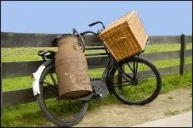 Qui chantait ' je m'en allais chercher des oies, du ct de Fouilly les oies, a bicyclette ' ?