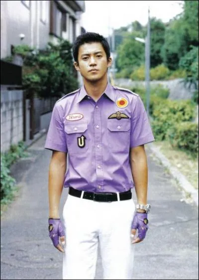 Avec quelle chanteuse est-il en couple et avec qui il a eu un enfant ?