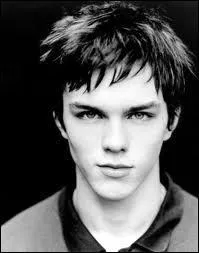 Il joue le rle de Tony Stonem