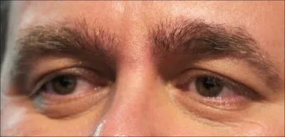 Ces yeux sont  ... .