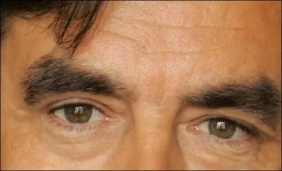 Ces yeux sont  ... .