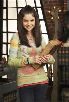 Qui joue le personnage d'Alex Russo ?