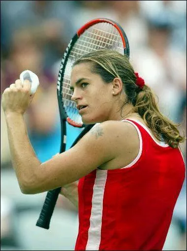 Joueuse de tennis, ne le 5 juillet 1979, numro un mondiale en 2004 et 2006, deux titres de Grand Chelem (Open d'Australie et Wimbeldon)