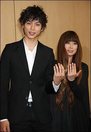 Avec quelle chanteuse s'est-il mari le 22 fvrier 2009 ?