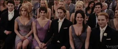 Qui appelle chez Bella quand Jacob rpond ? (chapitre 18)