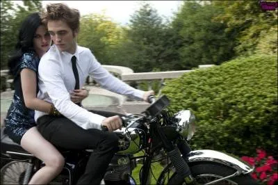 Pourquoi Bella part-elle avec Alice pour l'Italie ? (chapitre 18 et 19)