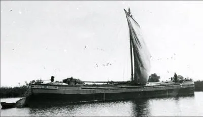 Pour 2015 , les pniches sur nos canaux seront quipes de voiles afin de ne plus dpendre du carburant .