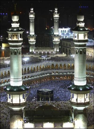 En quelle matire a t construite la mosque de la Mecque, en Arabie Saoudite ?