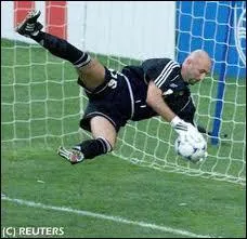 Et les gardiens ? Ils ont eux aussi des surnoms. Fabien Barthez, du fait de son crne ras, se faisait appeler...