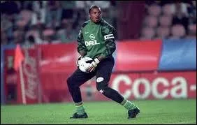 Bernard Lama portait le surnom de l'animal qui le caractrisait le mieux. Etait-ce...