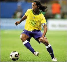 Les footballeurs brsiliens portent trs souvent des surnoms. Quel est celui de Ronaldinho ?