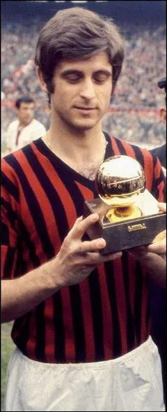 Quel premier attaquant de l'AC Milan, et originaire d'Italie remporte le ballon d'or en 1969 ?