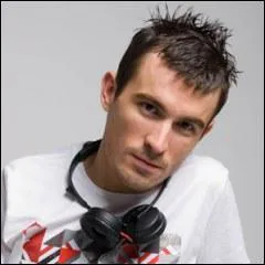 Comment se nomme ce DJ ?