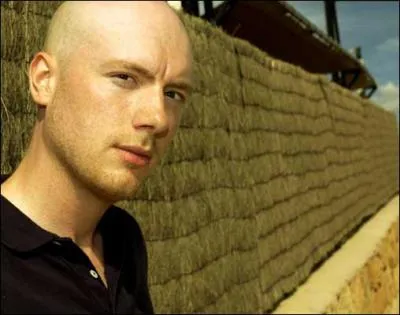 Comment se nomme ce DJ ?