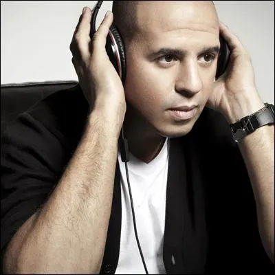 Comment se nomme ce DJ ?