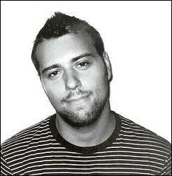 Comment se nomme ce DJ ?