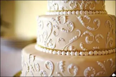 Comment appelle-t-on le gteau de mariage ?