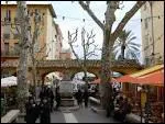 Comment s'appelle cette place terriblement sduisante, au coeur de Menton, avec ses terrasses, ses restaurants et ses jolies boutiques ?