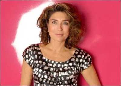 Qui est cette animatrice TV ?