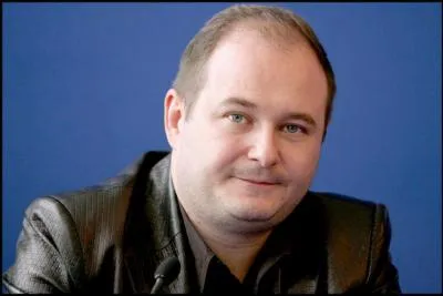 Qui est cet animateur TV ?