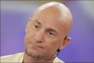 Qui est cet animateur TV ?