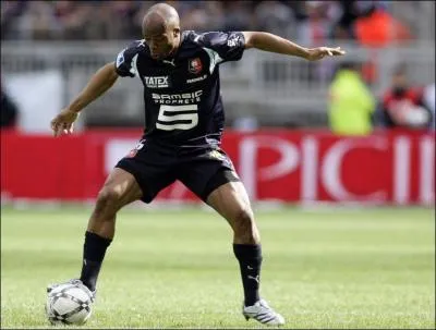 Qui est ce footballeur ?