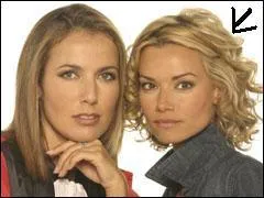 Comment s'appelle l'actrice  droite ?