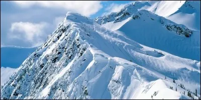 Sur les très hauts sommets, comment appelle-t-on les neiges qui ne fondent jamais ?