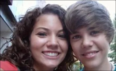 Quelle fille joue dans le clip 'One Less Lonely Girl' ?