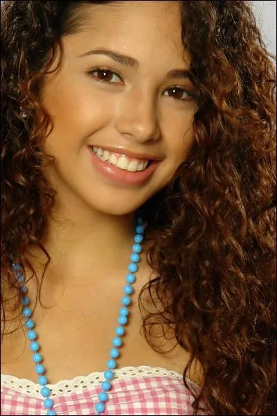 Quelle fille joue dans le clip 'Baby' ?