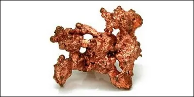 De quel minerai le Chili tire-t-il une grande partie de ses revenus ?