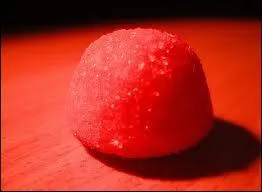 En quelle année a été inventée la Fraise Tagada produite par l'Usine Haribo que l'on peut visiter à Uzès ?