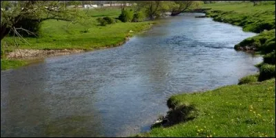 Une rivière coule :