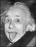Albert Einstein est né le 2 mars 1940 à Paris , c'est ... ...