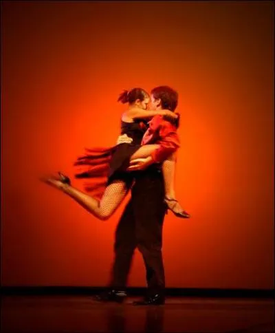 Celle-ci ncessite une certaine endurance, puisque intense dans son rythme. Danse dite ' latino ', quel est son nom ?