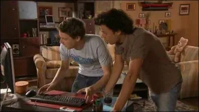 Sur quoi Raphael et Nathan font-ils une recherche ?