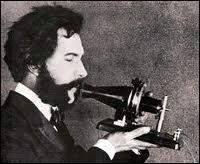 Qui inventa le tlphone en 1876 ?
